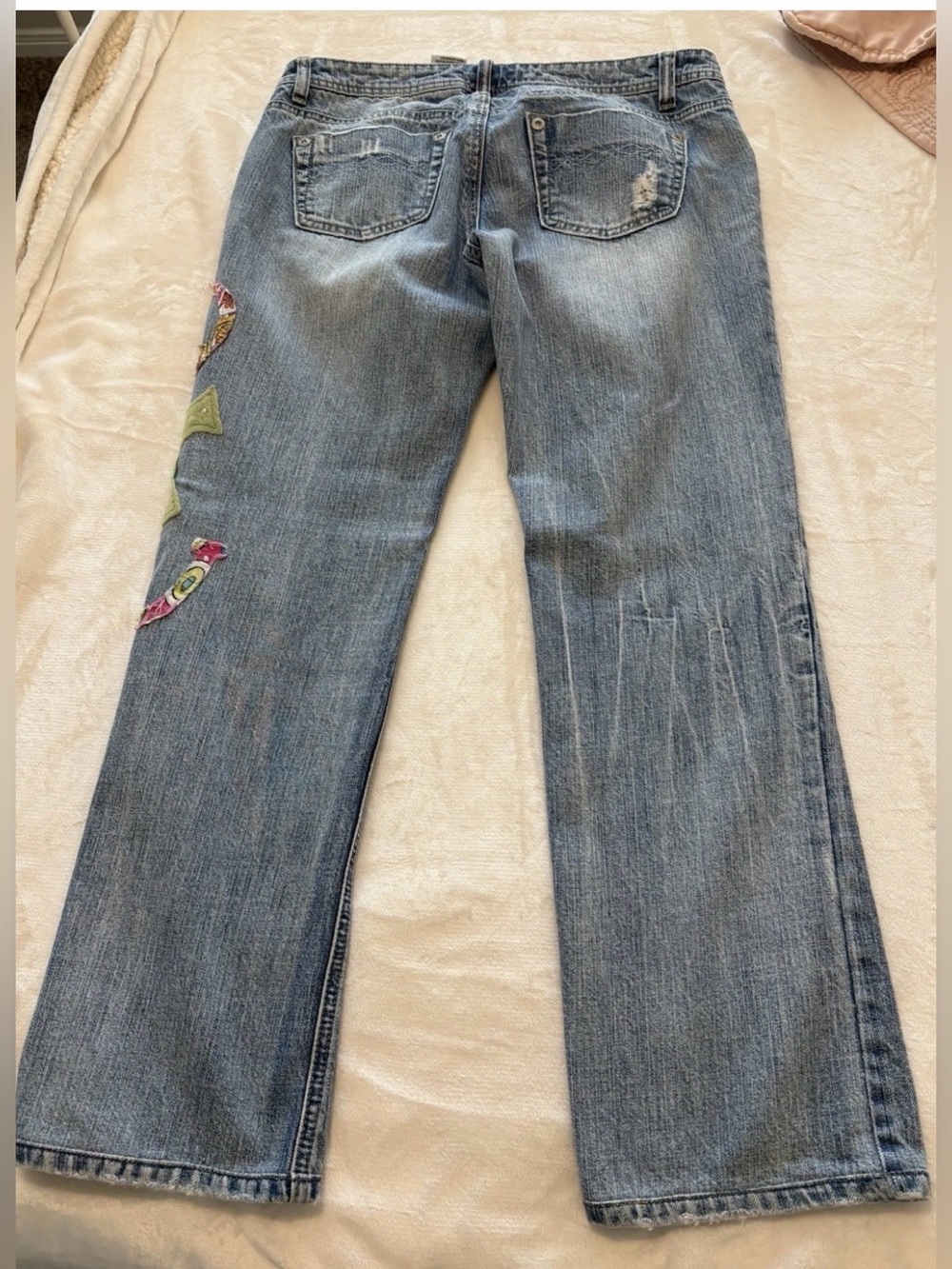 Revolt Women’s Cropped Distressed Jeans Peace Cross Horseshoe Applique Size 9. - Picture 4 of 8